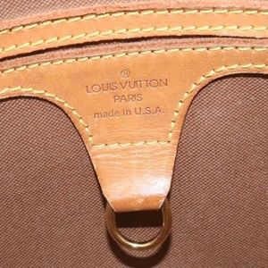 Loui Vuitton purse